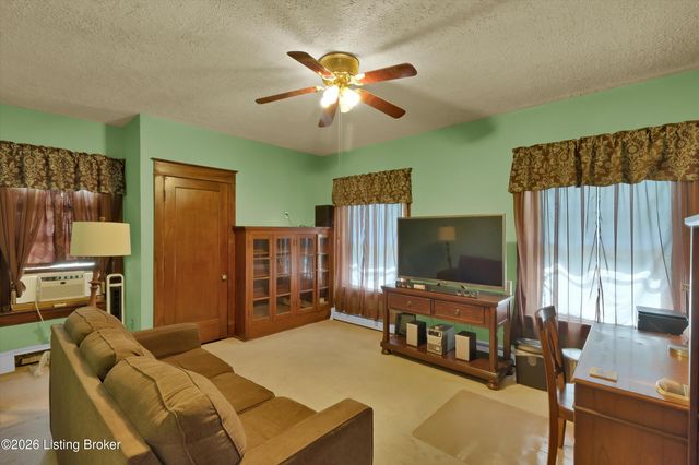 134 Northwestern Pkwy, Louisville, KY 40212