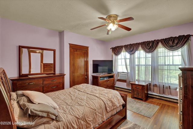 134 Northwestern Pkwy, Louisville, KY 40212