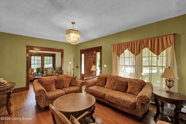 134 Northwestern Pkwy, Louisville, KY 40212