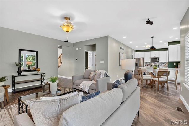 5826 Southcrest Way, St Louis, MO 63129