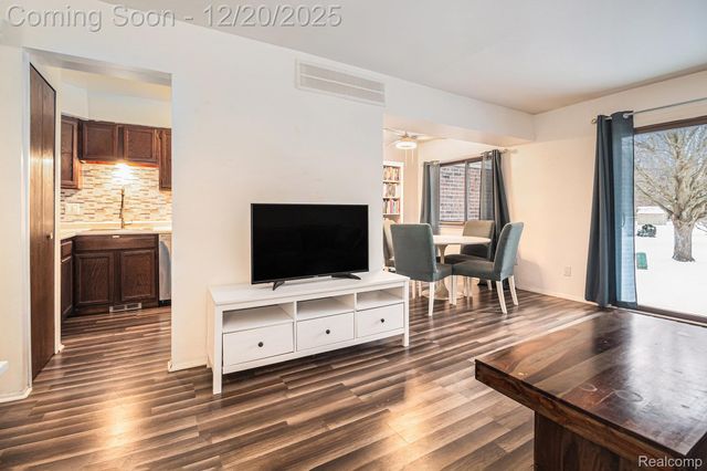 8354 Lakeview Court, Ypsilanti, MI 48198