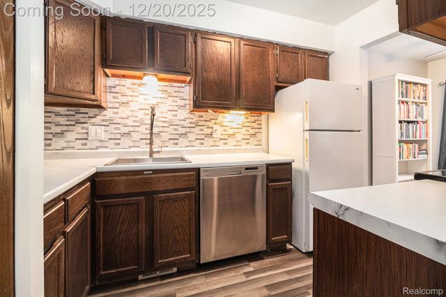 8354 Lakeview Court, Ypsilanti, MI 48198