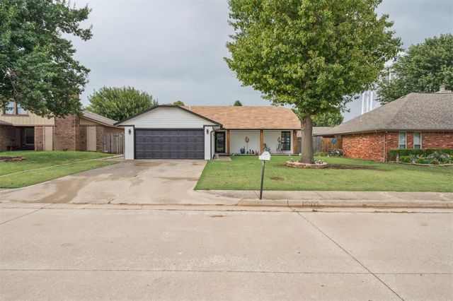 1051 Royal Lane, Yukon, OK 73099