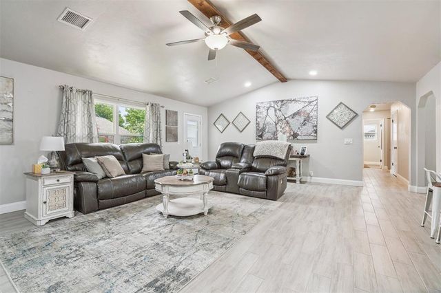 1051 Royal Lane, Yukon, OK 73099