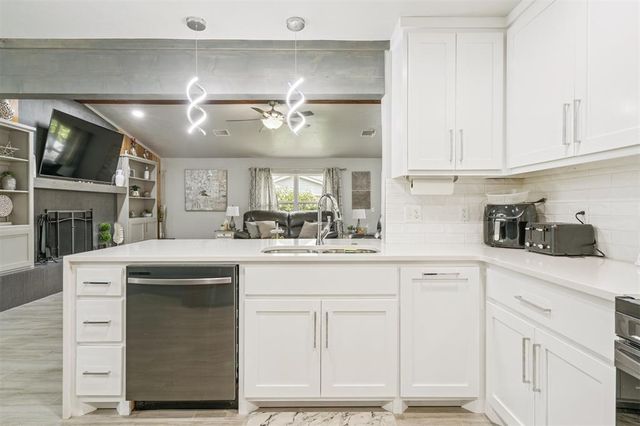 1051 Royal Lane, Yukon, OK 73099