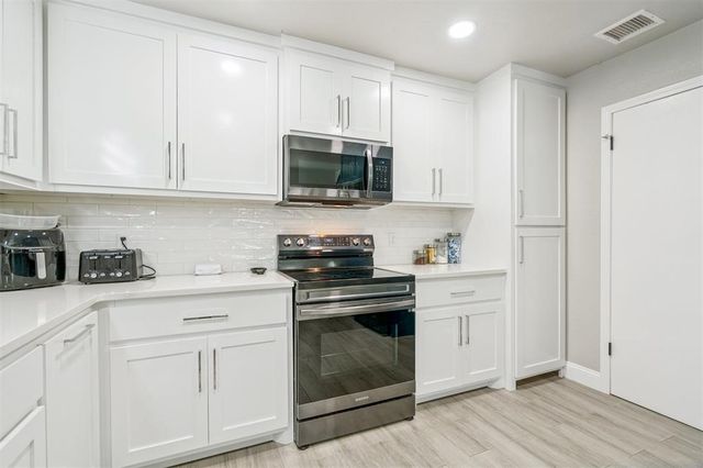 1051 Royal Lane, Yukon, OK 73099