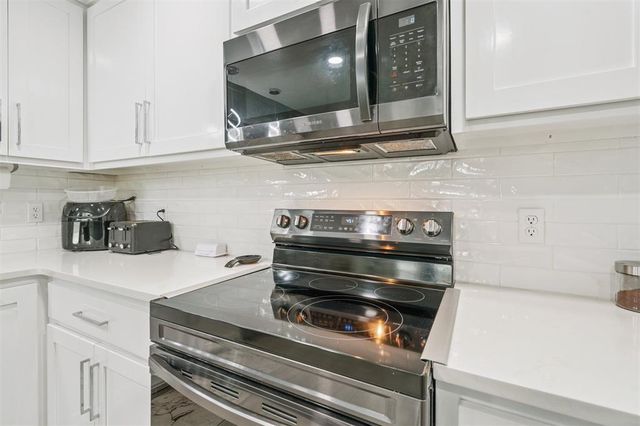 1051 Royal Lane, Yukon, OK 73099