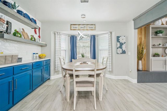 1051 Royal Lane, Yukon, OK 73099