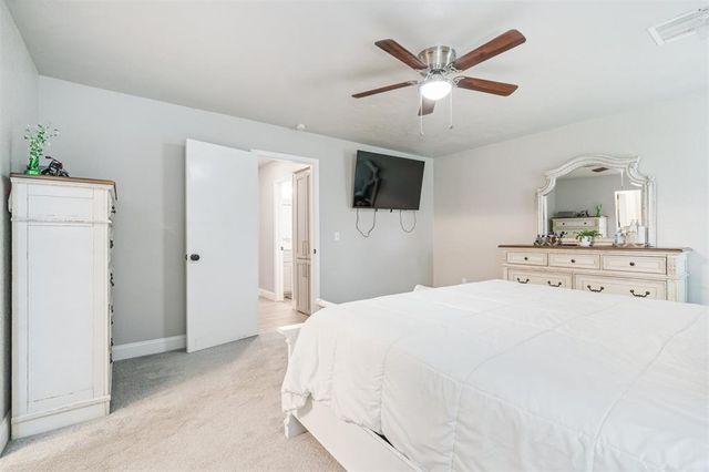 1051 Royal Lane, Yukon, OK 73099