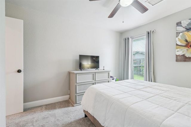 1051 Royal Lane, Yukon, OK 73099