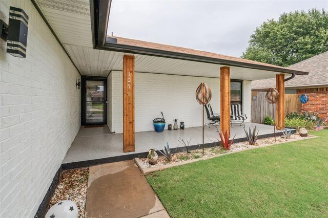 1051 Royal Lane, Yukon, OK 73099