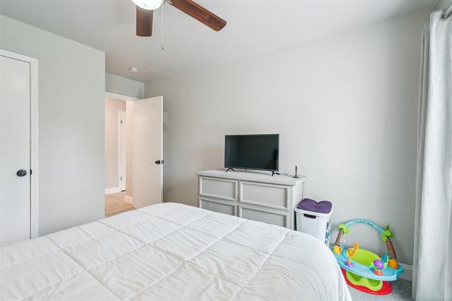 1051 Royal Lane, Yukon, OK 73099