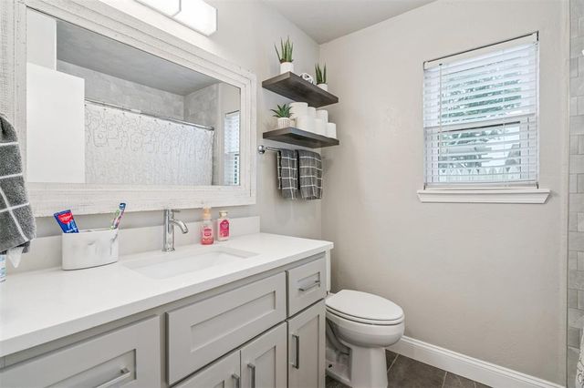 1051 Royal Lane, Yukon, OK 73099