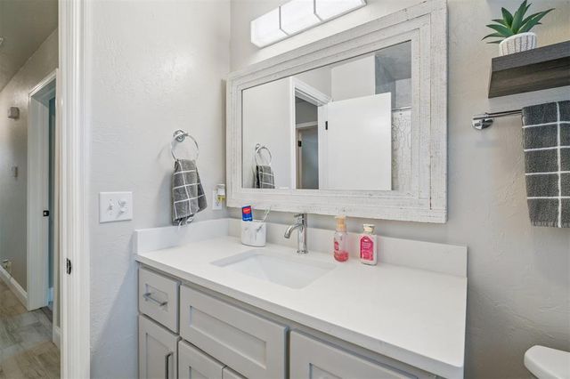 1051 Royal Lane, Yukon, OK 73099