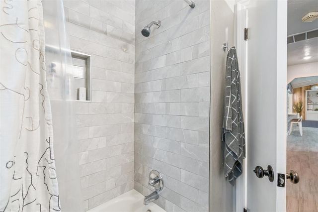 1051 Royal Lane, Yukon, OK 73099