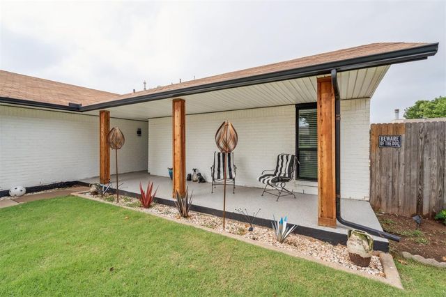 1051 Royal Lane, Yukon, OK 73099