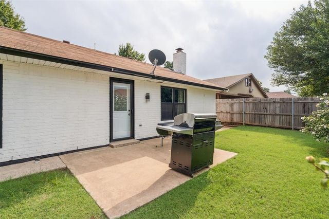 1051 Royal Lane, Yukon, OK 73099