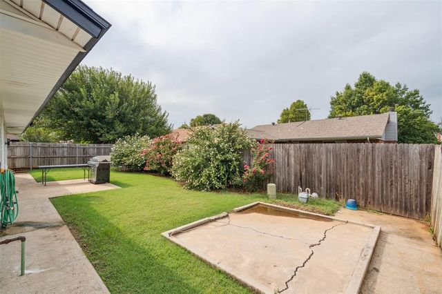 1051 Royal Lane, Yukon, OK 73099