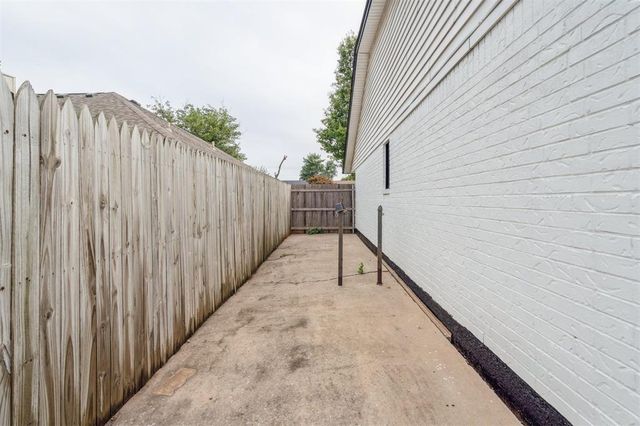 1051 Royal Lane, Yukon, OK 73099