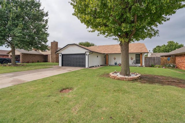 1051 Royal Lane, Yukon, OK 73099