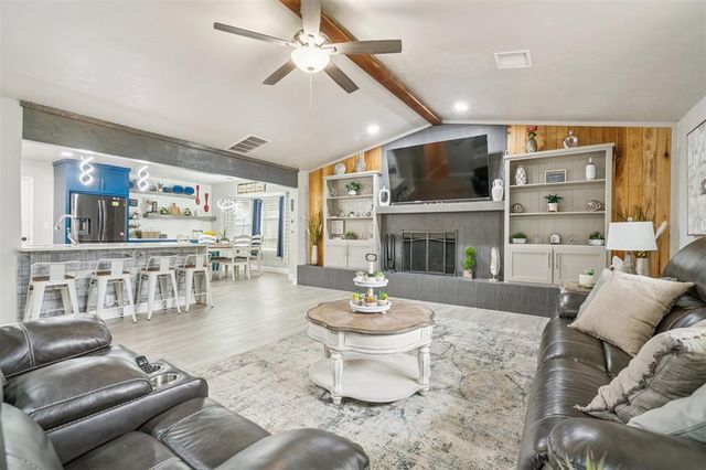 1051 Royal Lane, Yukon, OK 73099