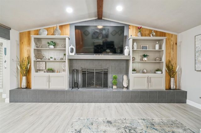 1051 Royal Lane, Yukon, OK 73099