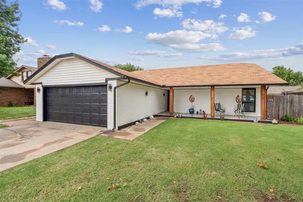 1051 Royal Lane, Yukon, OK 73099