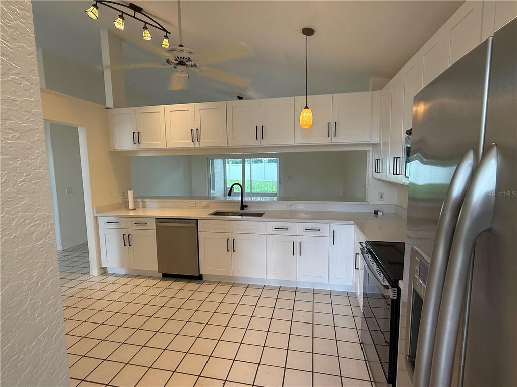 Image 2 of property listing at 12613 SUMMER TREE COURT, Orlando, FL 32828