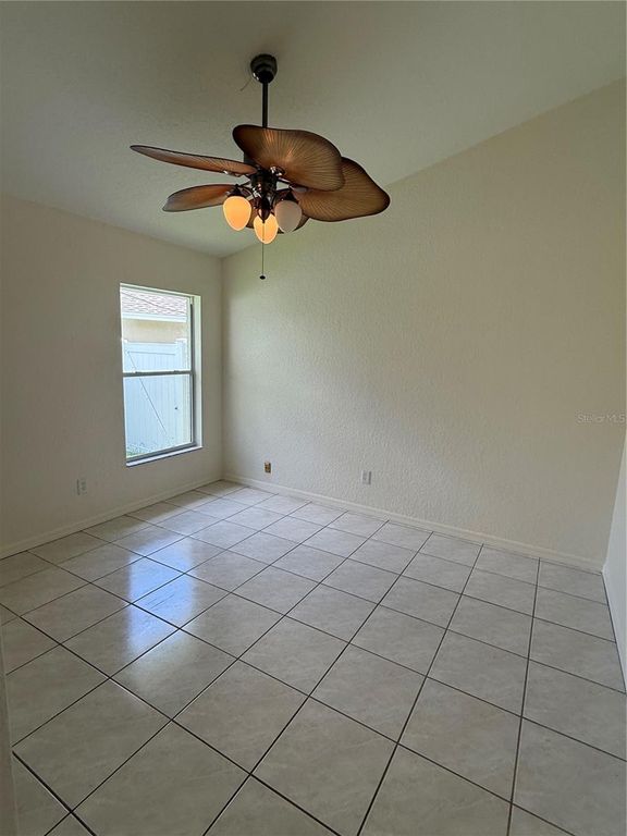 Image 18 of property listing at 12613 SUMMER TREE COURT, Orlando, FL 32828