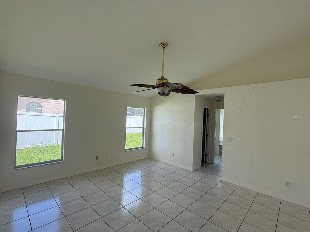 Image 7 of property listing at 12613 SUMMER TREE COURT, Orlando, FL 32828