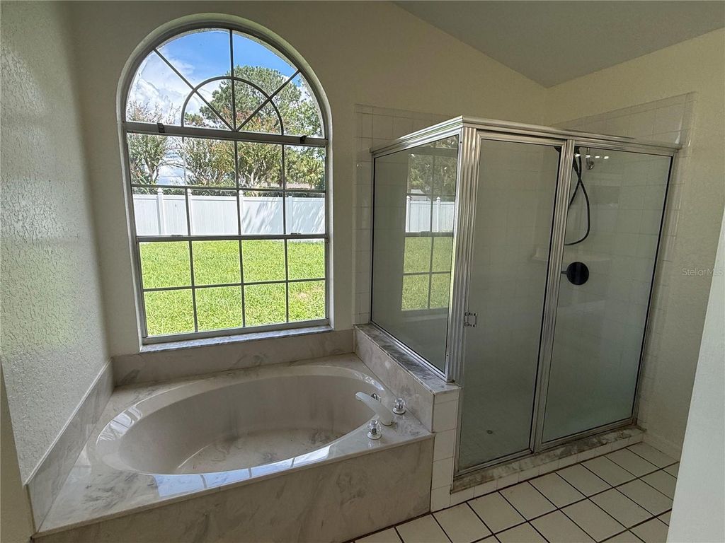 Image 9 of property listing at 12613 SUMMER TREE COURT, Orlando, FL 32828