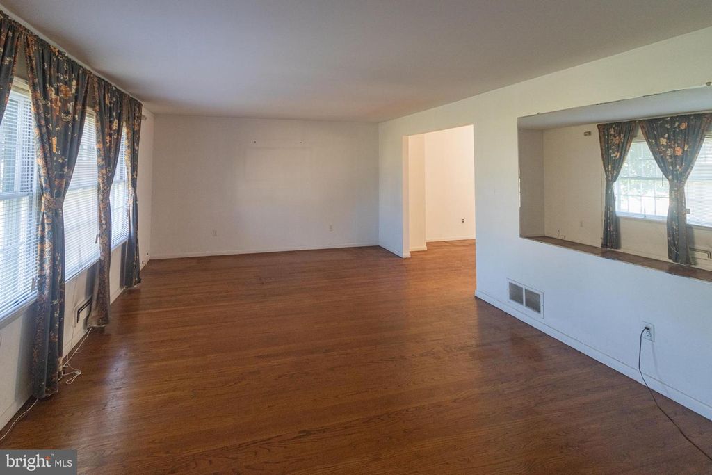 25 CHAMPLAIN RD, Marlton, NJ 08053