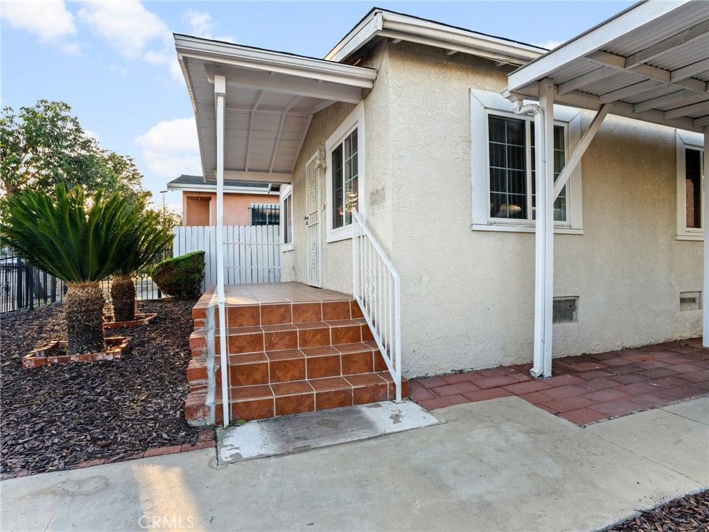 329 W 120th, Los Angeles, CA 90061 — photo 2