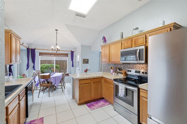 763 Winding Oak Bend, Lake Dallas, TX 75065