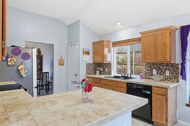 763 Winding Oak Bend, Lake Dallas, TX 75065