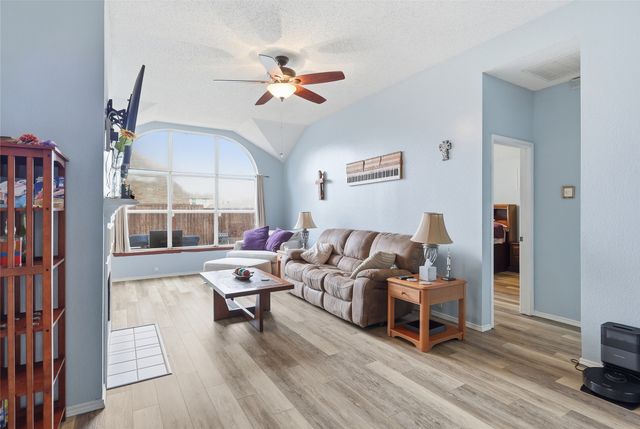 763 Winding Oak Bend, Lake Dallas, TX 75065