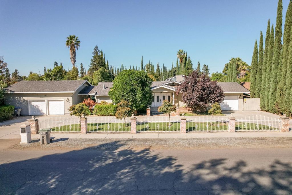 4895 N Thorne Avenue, Fresno, CA 93704