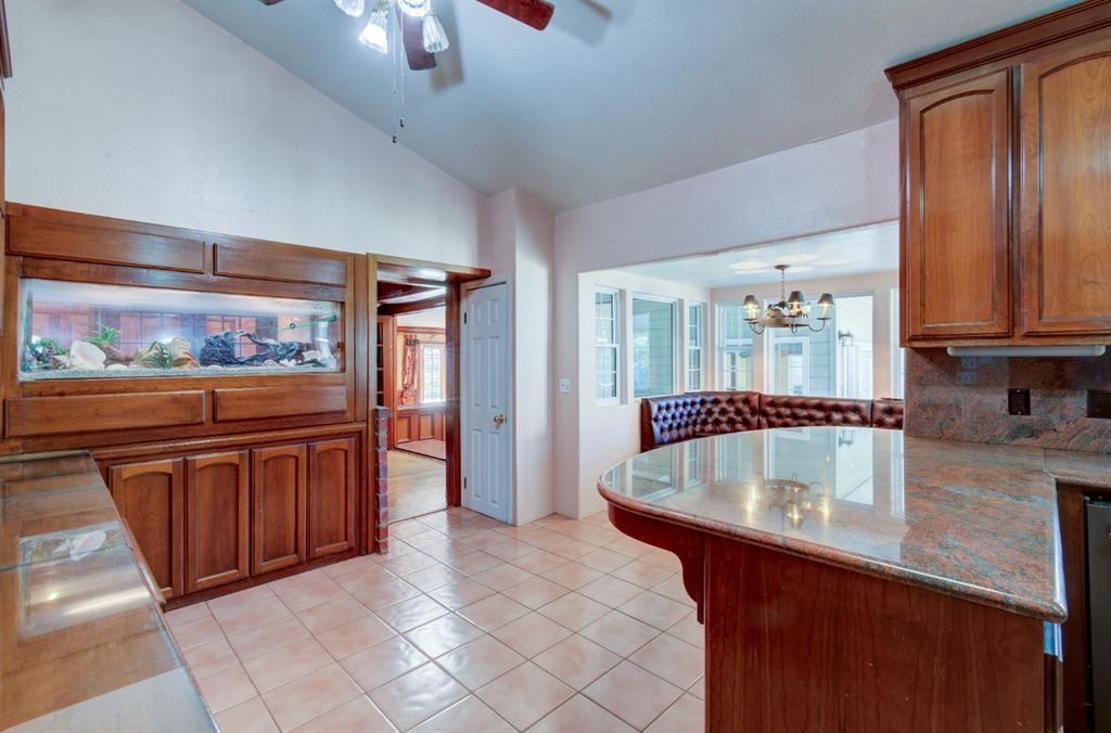 Image 11 of property listing at 4895 N Thorne Avenue, Fresno, CA 93704