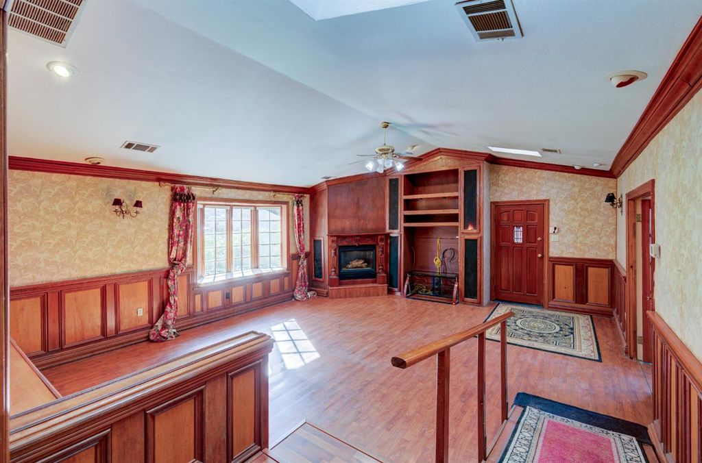 Image 15 of property listing at 4895 N Thorne Avenue, Fresno, CA 93704