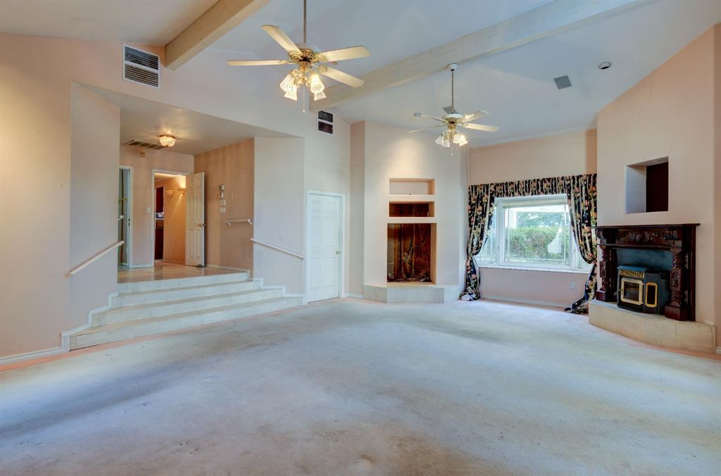 Image 21 of property listing at 4895 N Thorne Avenue, Fresno, CA 93704