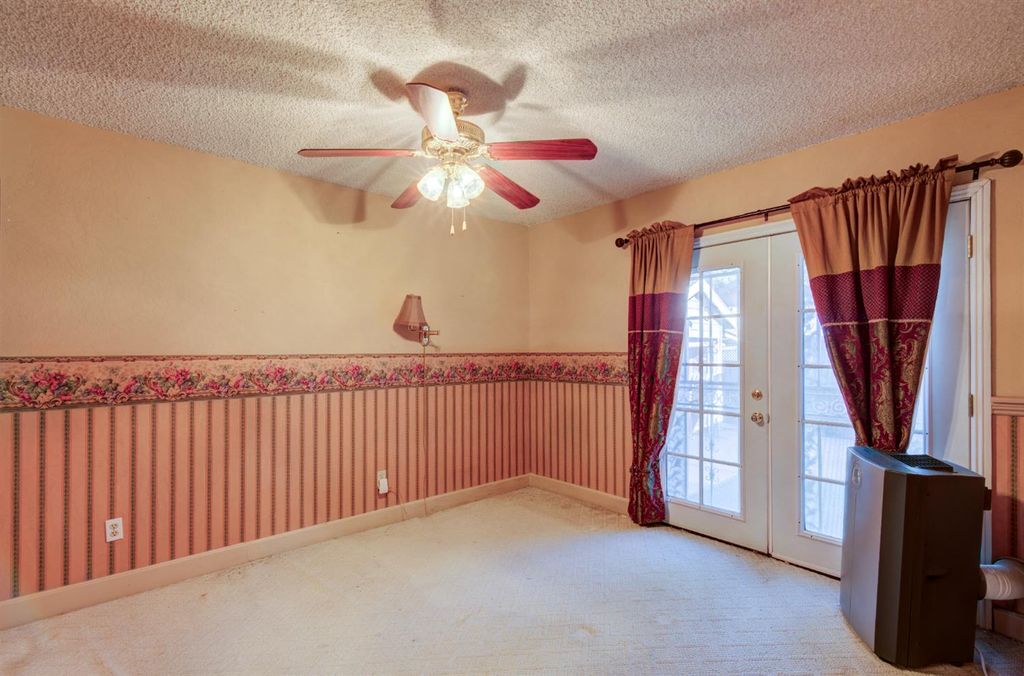 Image 24 of property listing at 4895 N Thorne Avenue, Fresno, CA 93704