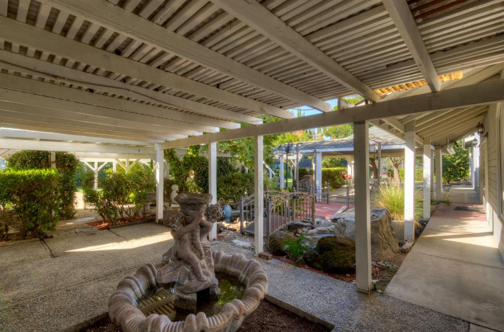 Image 32 of property listing at 4895 N Thorne Avenue, Fresno, CA 93704