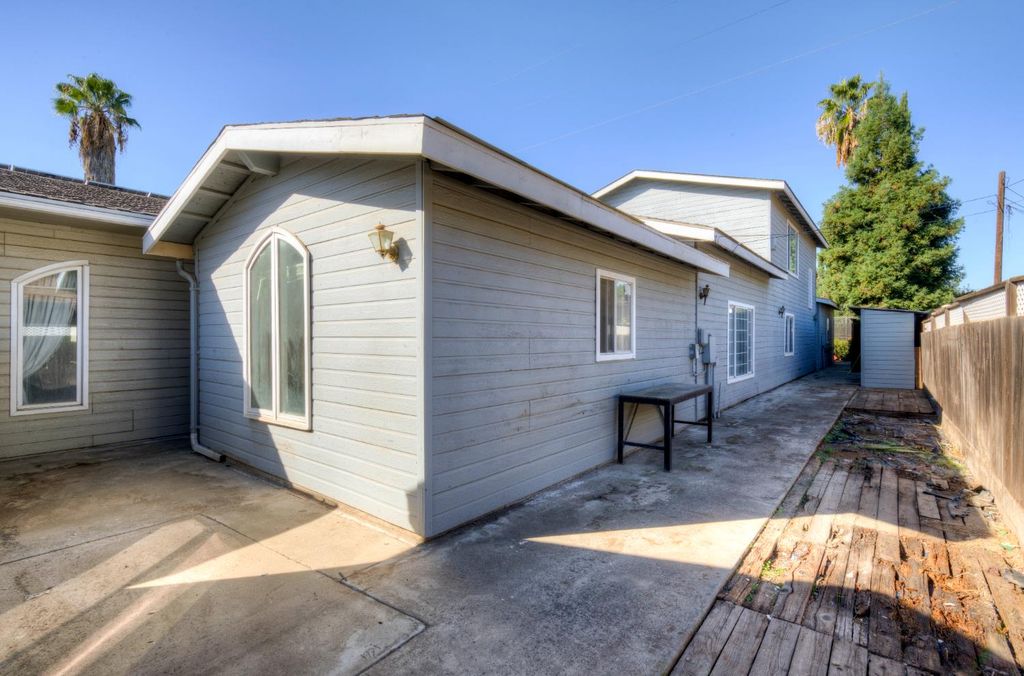 Image 33 of property listing at 4895 N Thorne Avenue, Fresno, CA 93704