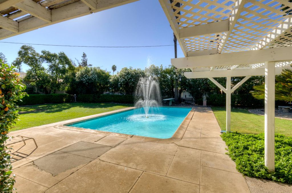 Image 37 of property listing at 4895 N Thorne Avenue, Fresno, CA 93704