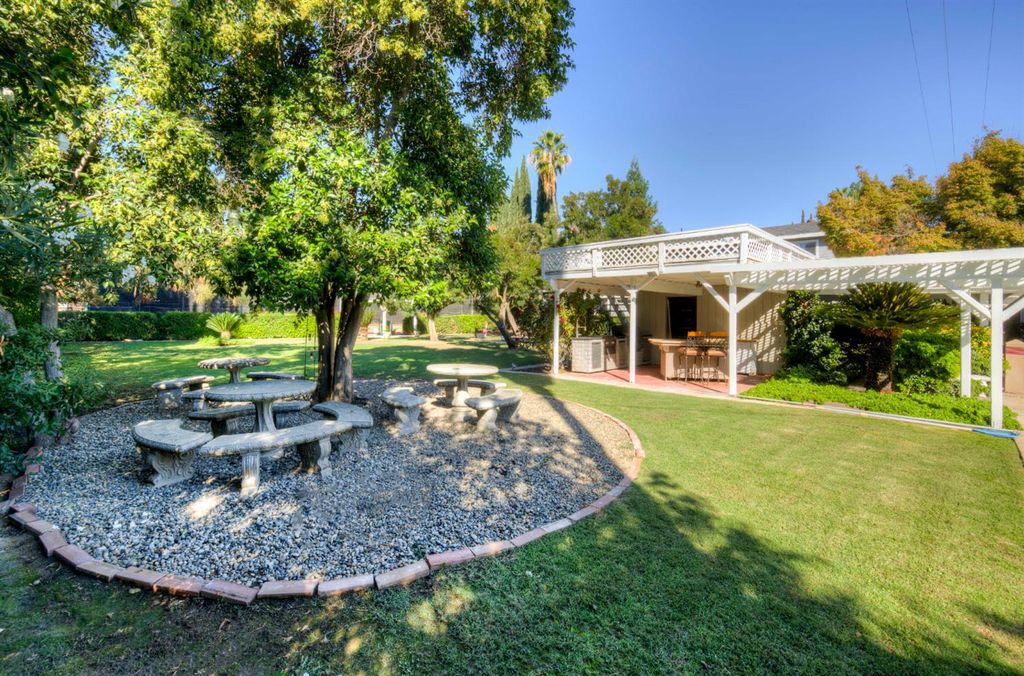 Image 40 of property listing at 4895 N Thorne Avenue, Fresno, CA 93704