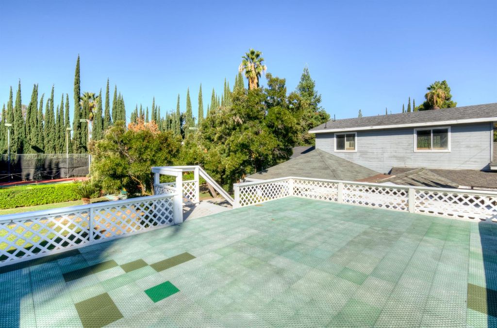 Image 42 of property listing at 4895 N Thorne Avenue, Fresno, CA 93704