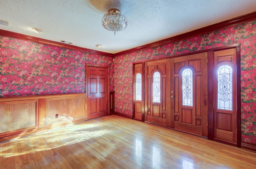 Image 6 of property listing at 4895 N Thorne Avenue, Fresno, CA 93704