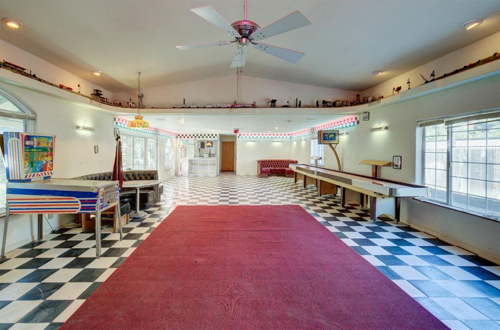 Image 60 of property listing at 4895 N Thorne Avenue, Fresno, CA 93704