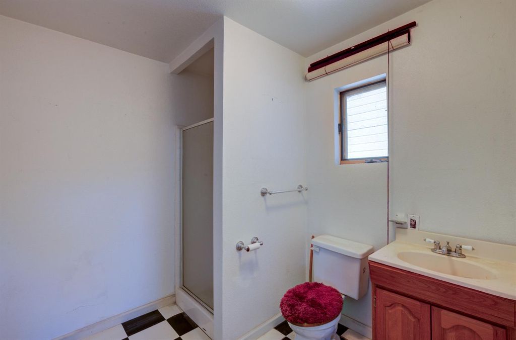 Image 63 of property listing at 4895 N Thorne Avenue, Fresno, CA 93704