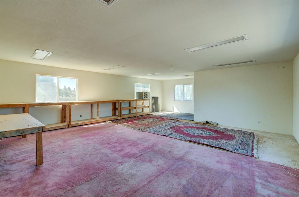 Image 65 of property listing at 4895 N Thorne Avenue, Fresno, CA 93704